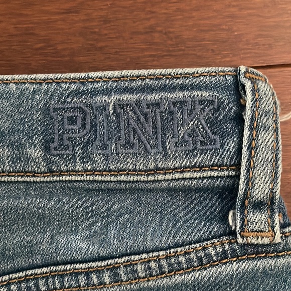 Pink distressed high rise jean shorts. Fringe btm pockets show through Sz 8 - Picture 6 of 8